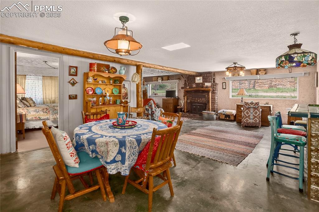 Image 39 of 41: Studio apartment