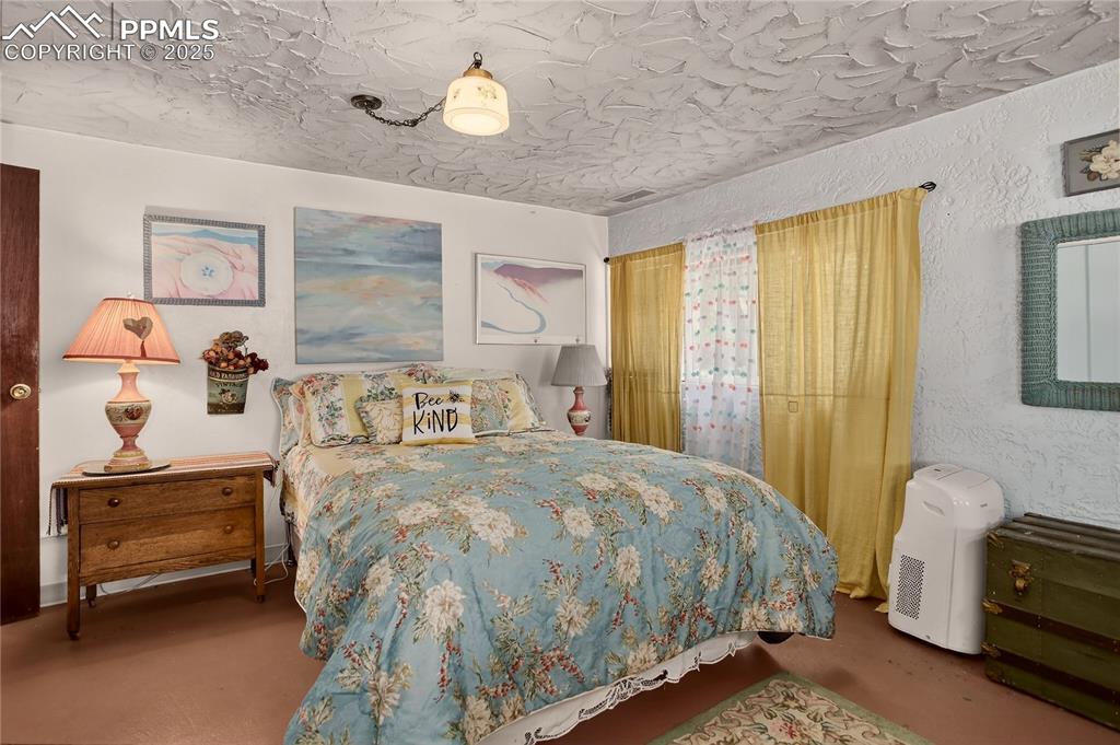 Image 41 of 41: Apartment bedroom