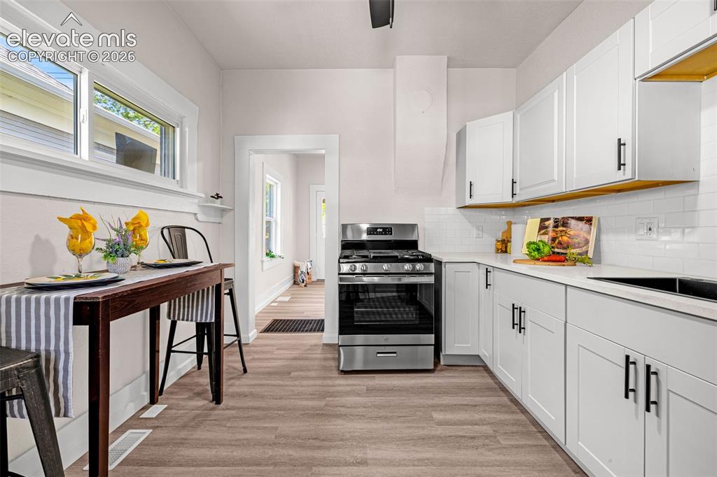 Image 10 of 22: Kitchen