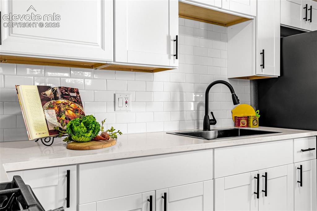 Image 12 of 22: Kitchen