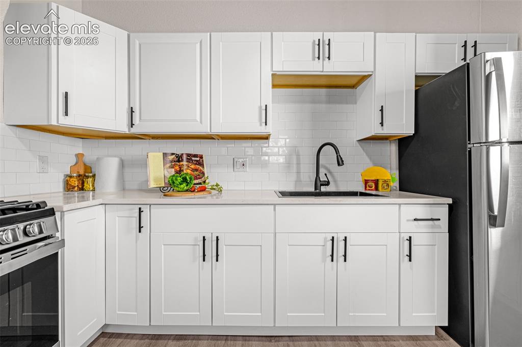 Image 9 of 22: Kitchen