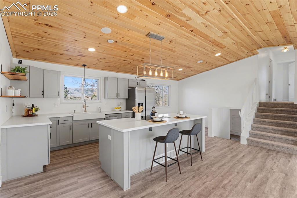 Image 11 of 31: Kitchen