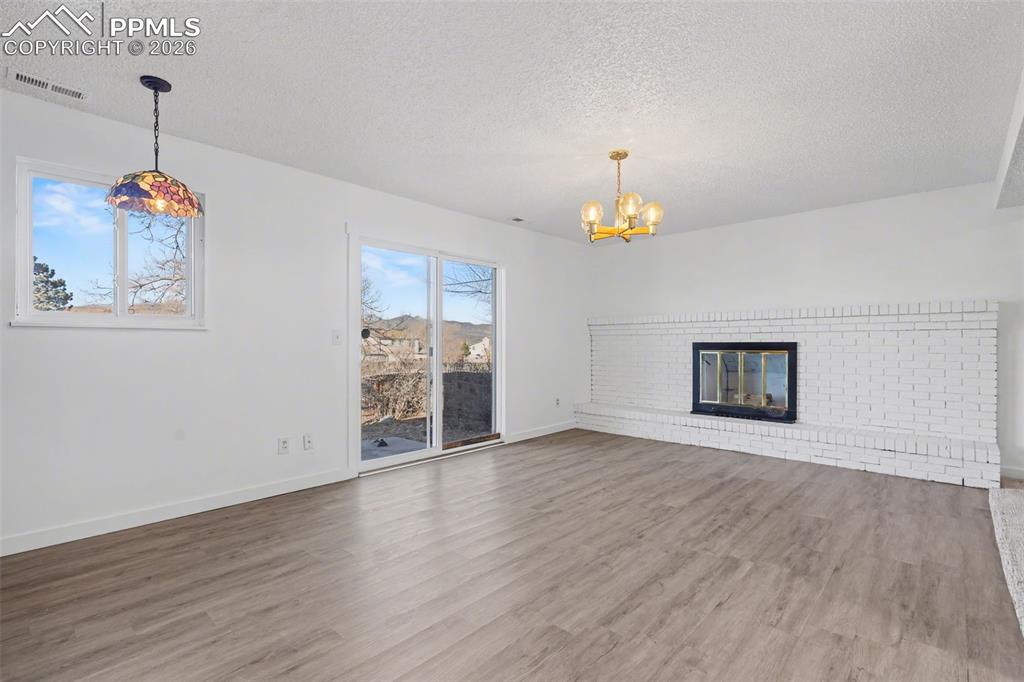 Image 13 of 31: Living Room