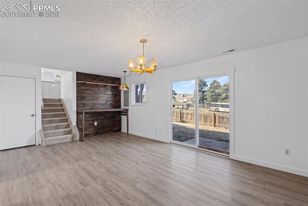 Image 15 of 31: Living Room