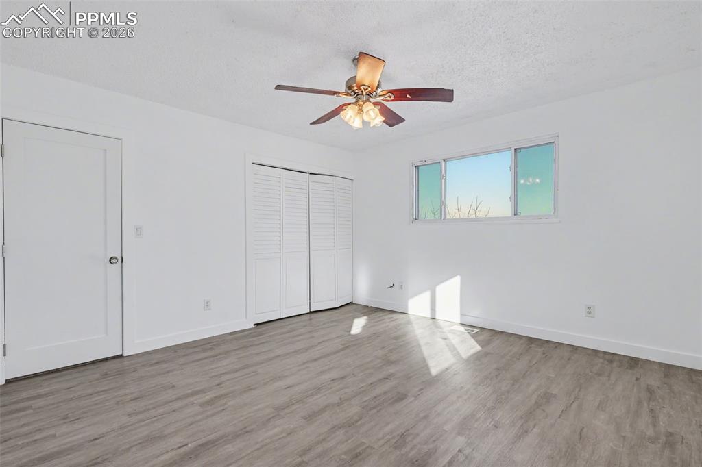 Image 23 of 31: Bedroom