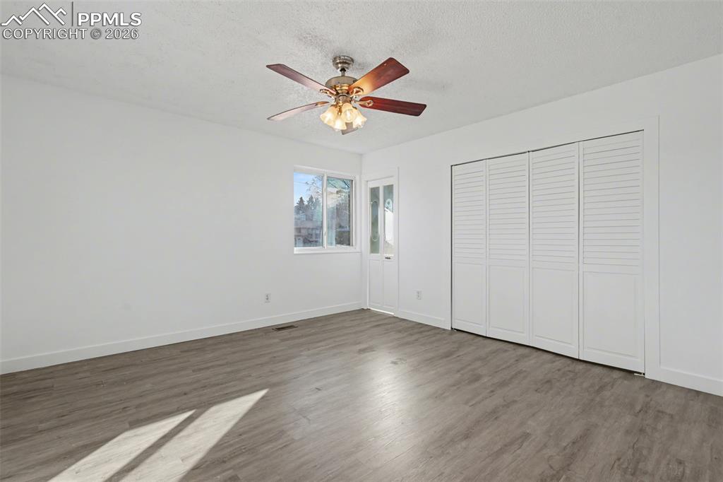 Image 24 of 31: Bedroom