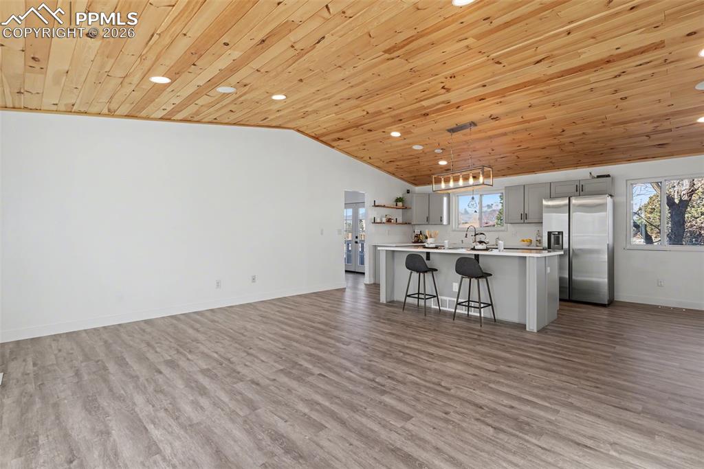 Image 7 of 31: Kitchen