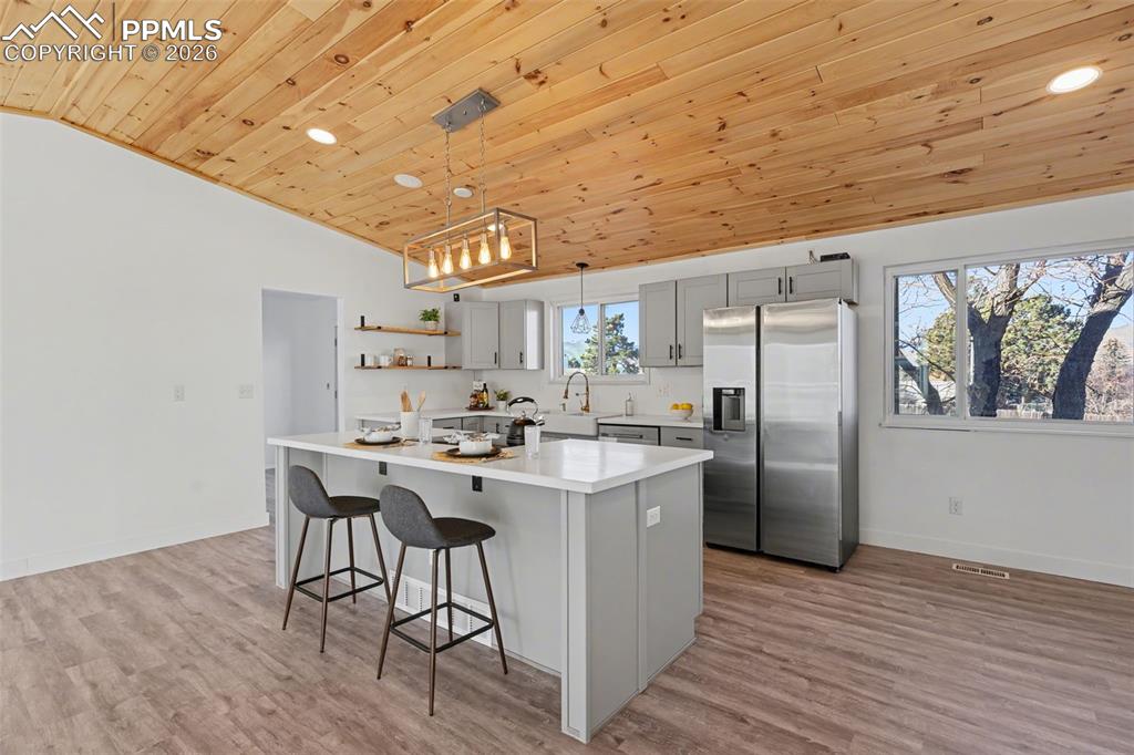 Image 9 of 31: Kitchen