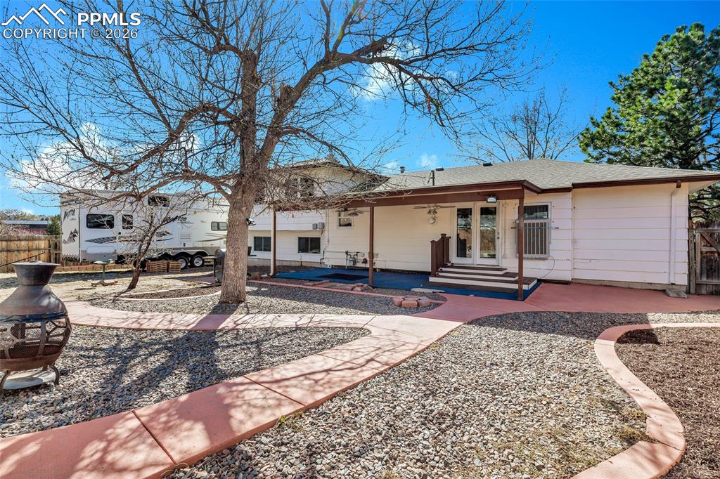 Image 24 of 36: Back of Structure