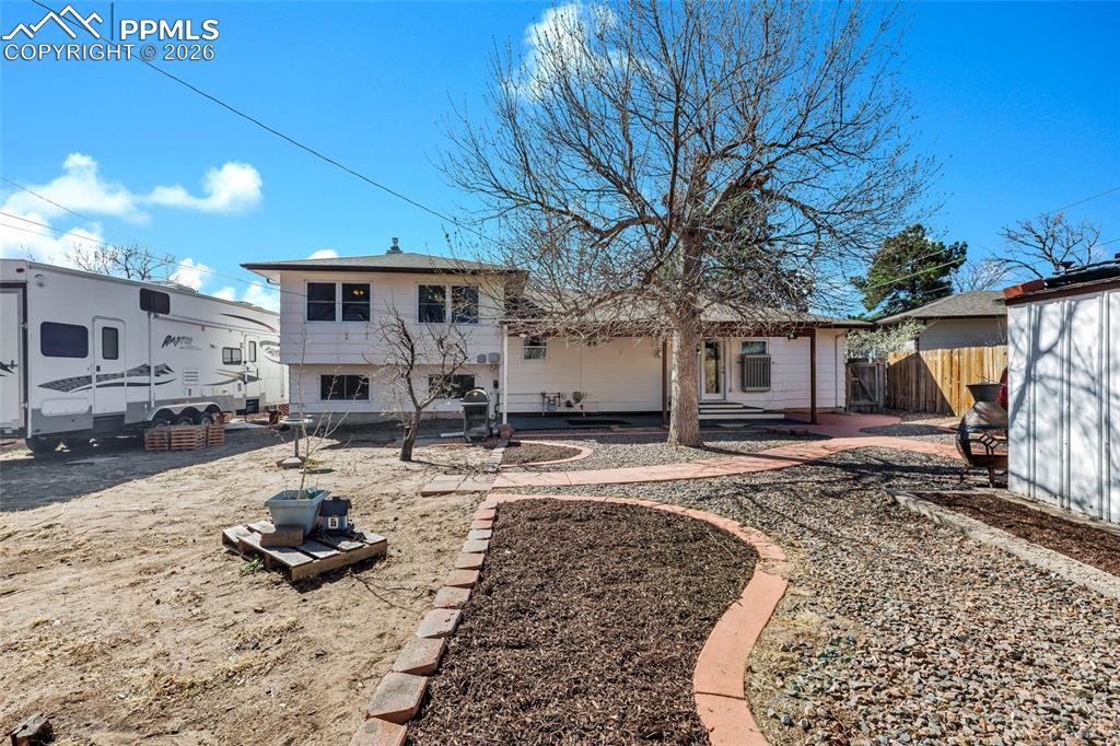 Image 25 of 36: Back of Structure