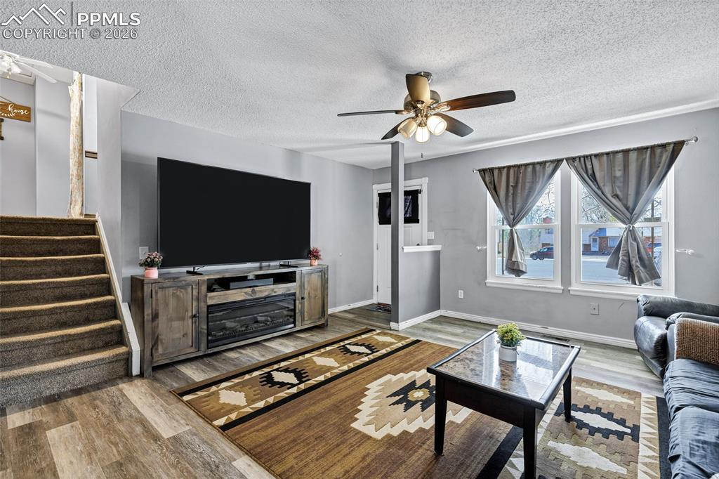 Image 5 of 36: Living Room