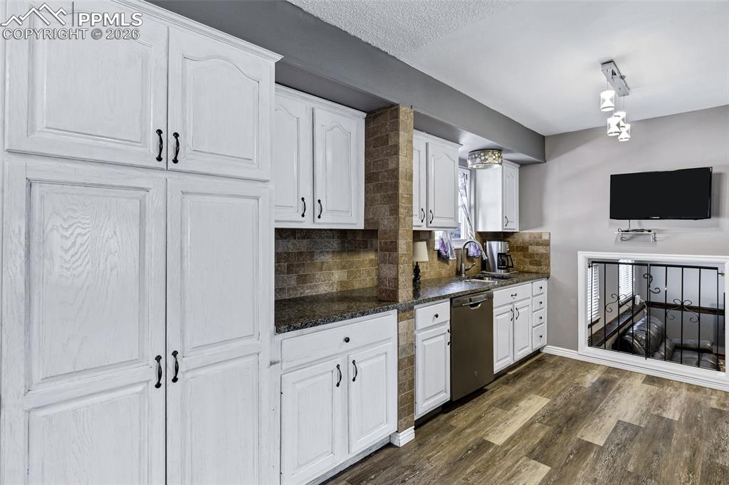 Image 8 of 36: Kitchen