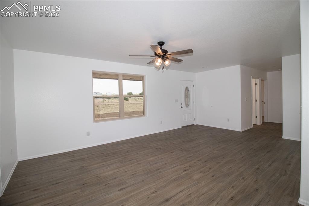 Image 5 of 24: Living Room