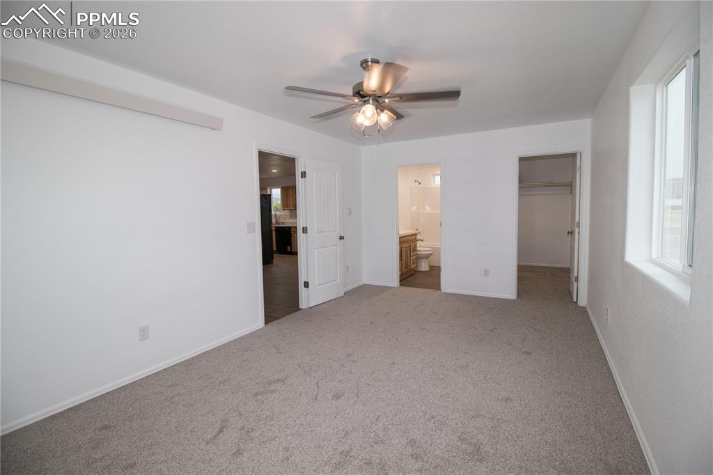 Image 7 of 24: Bedroom