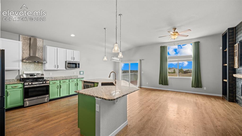 Image 13 of 47: Kitchen