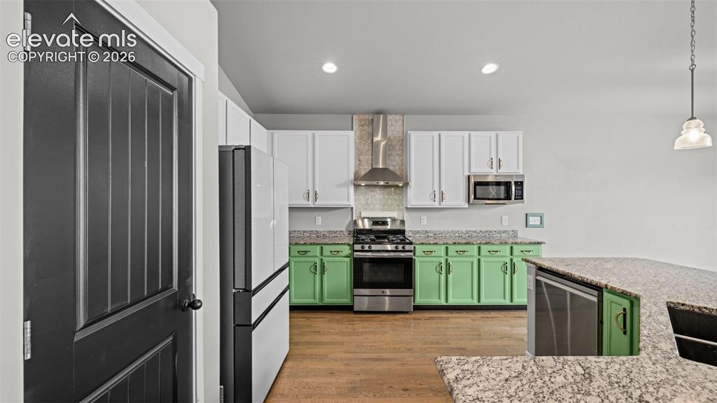 Image 14 of 47: Kitchen