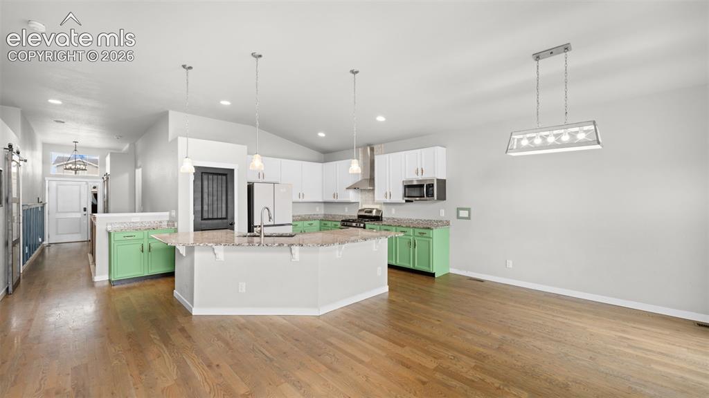 Image 18 of 47: Kitchen