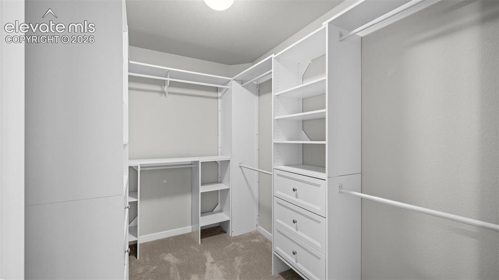 Image 25 of 47: Walk-In Closets