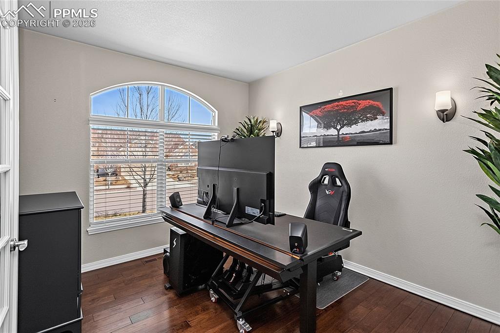 Image 4 of 50: Wonderful office at the entrance of the foyer