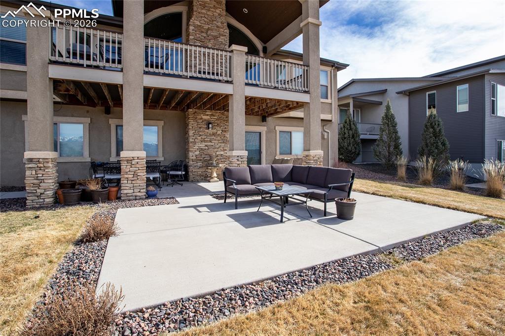 Image 45 of 50: Patio