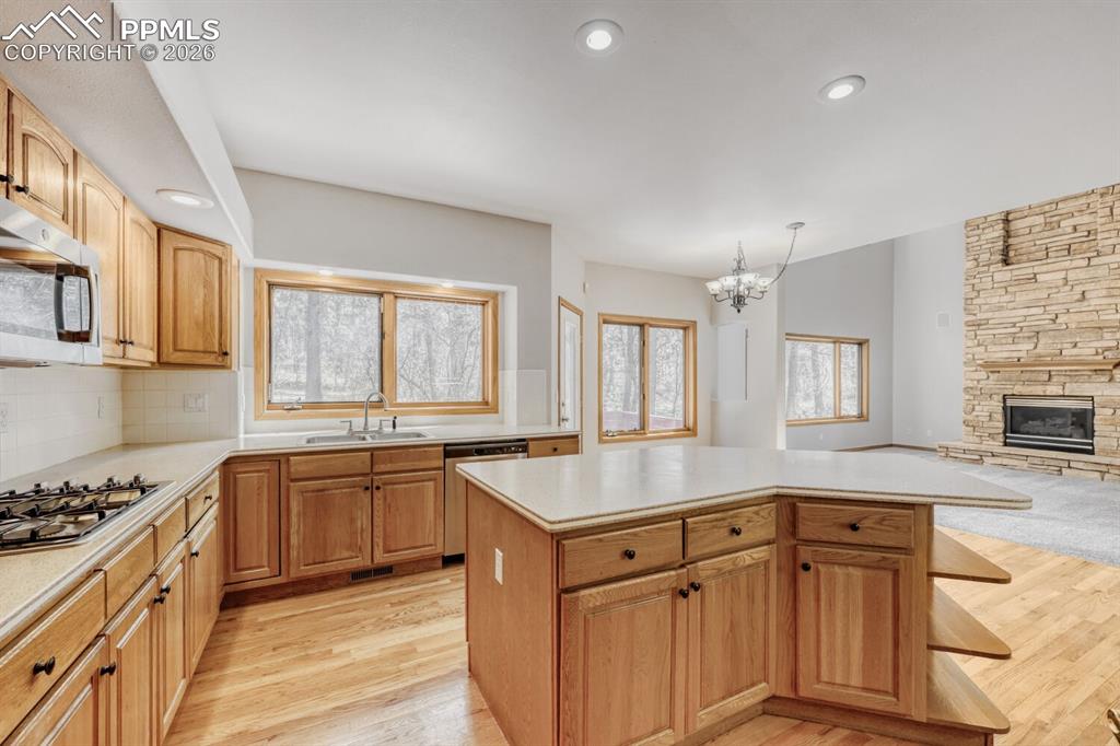 Image 10 of 31: Living Room