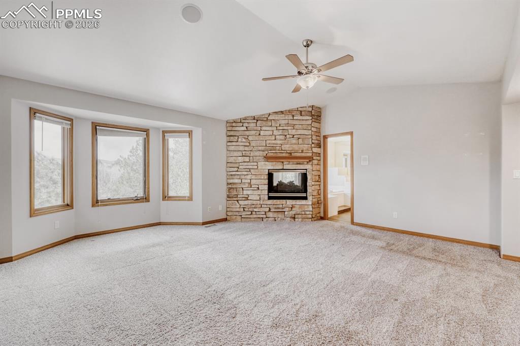 Image 17 of 31: Living Room