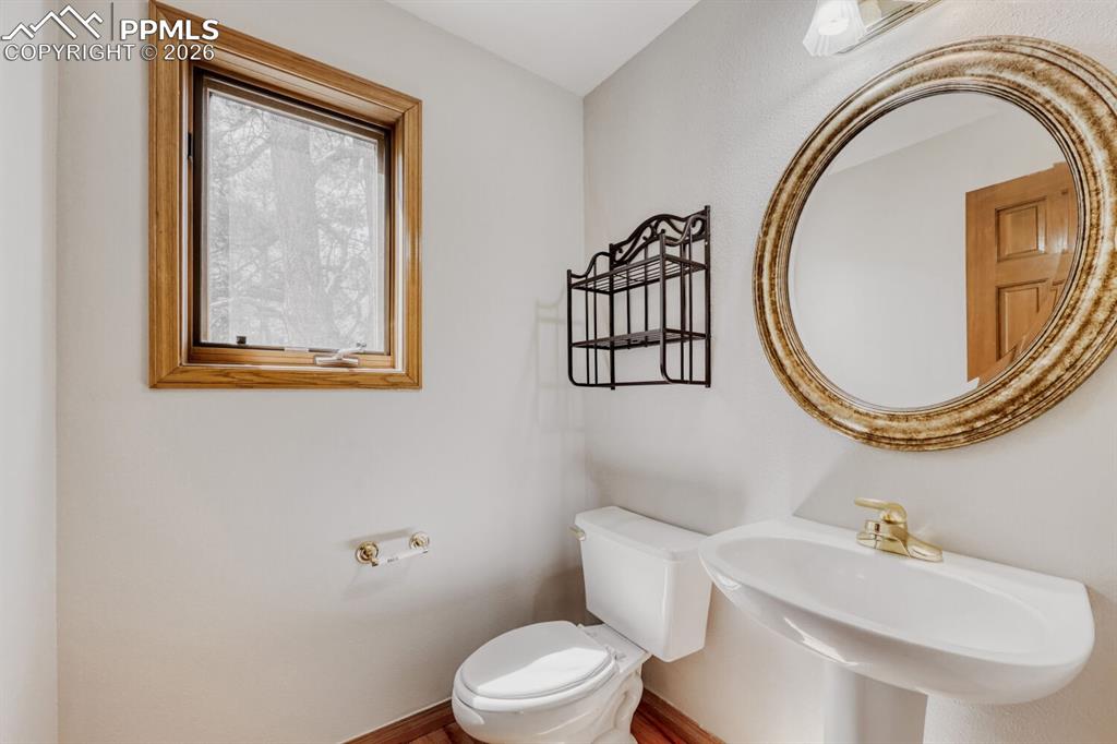 Image 28 of 31: Office