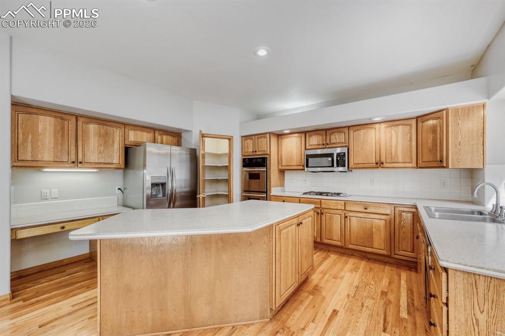 Image 9 of 31: Living Room