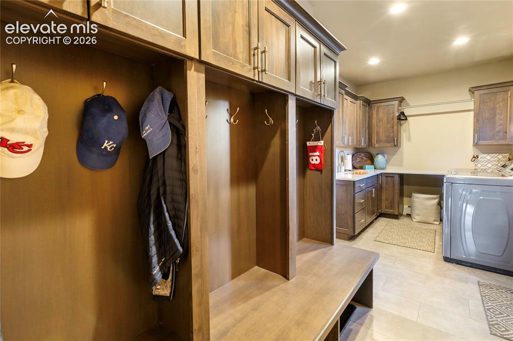 Image 28 of 36: Mud Room