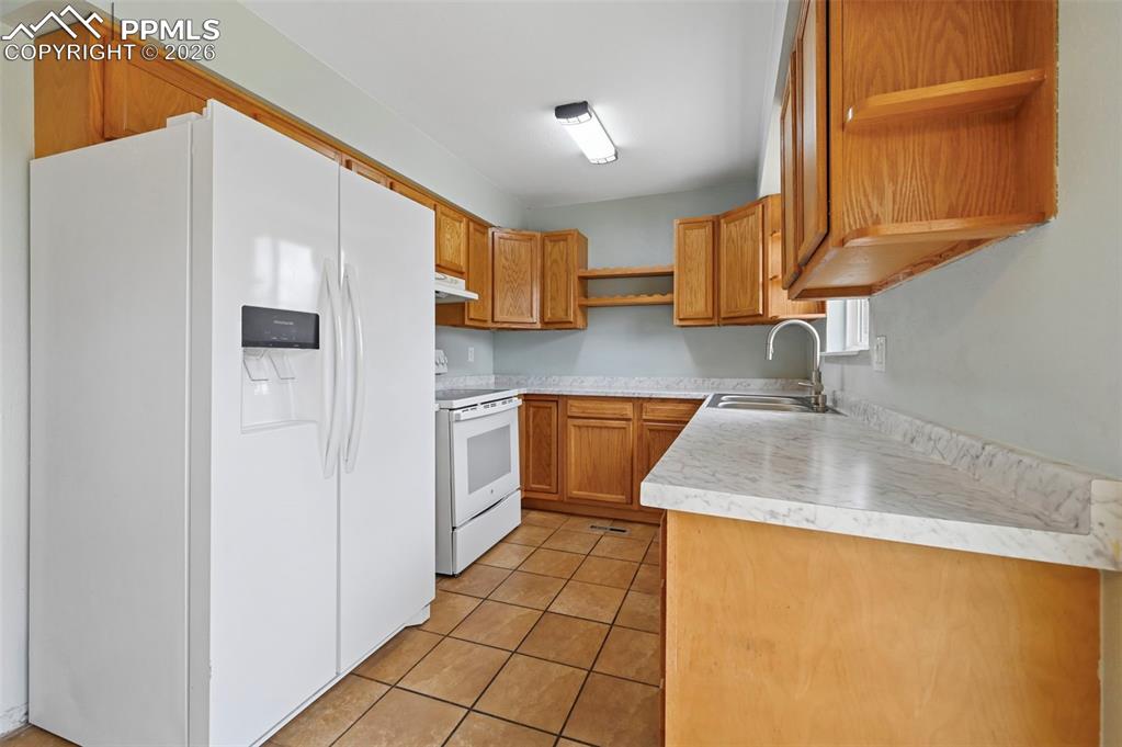 Image 10 of 43: Kitchen