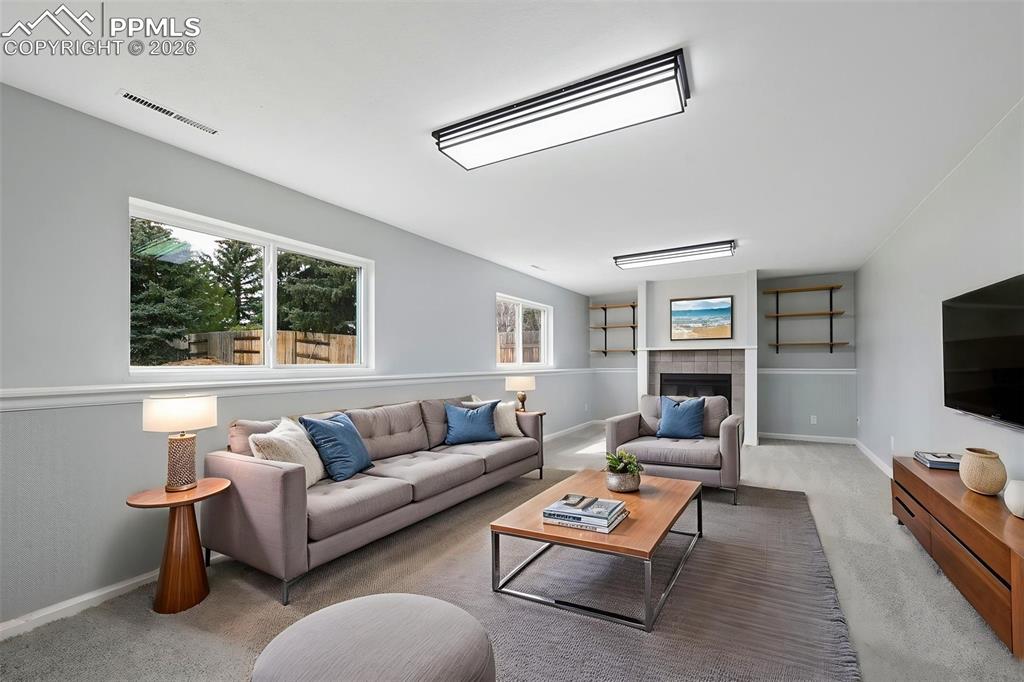 Image 25 of 43: Living Room