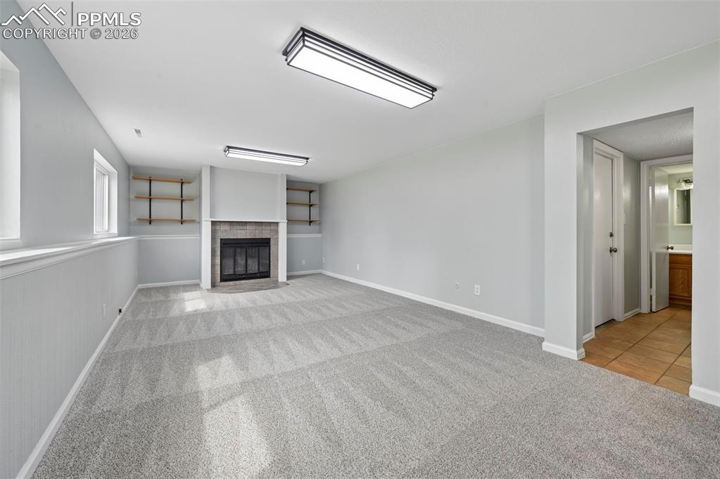 Image 27 of 43: Living Room