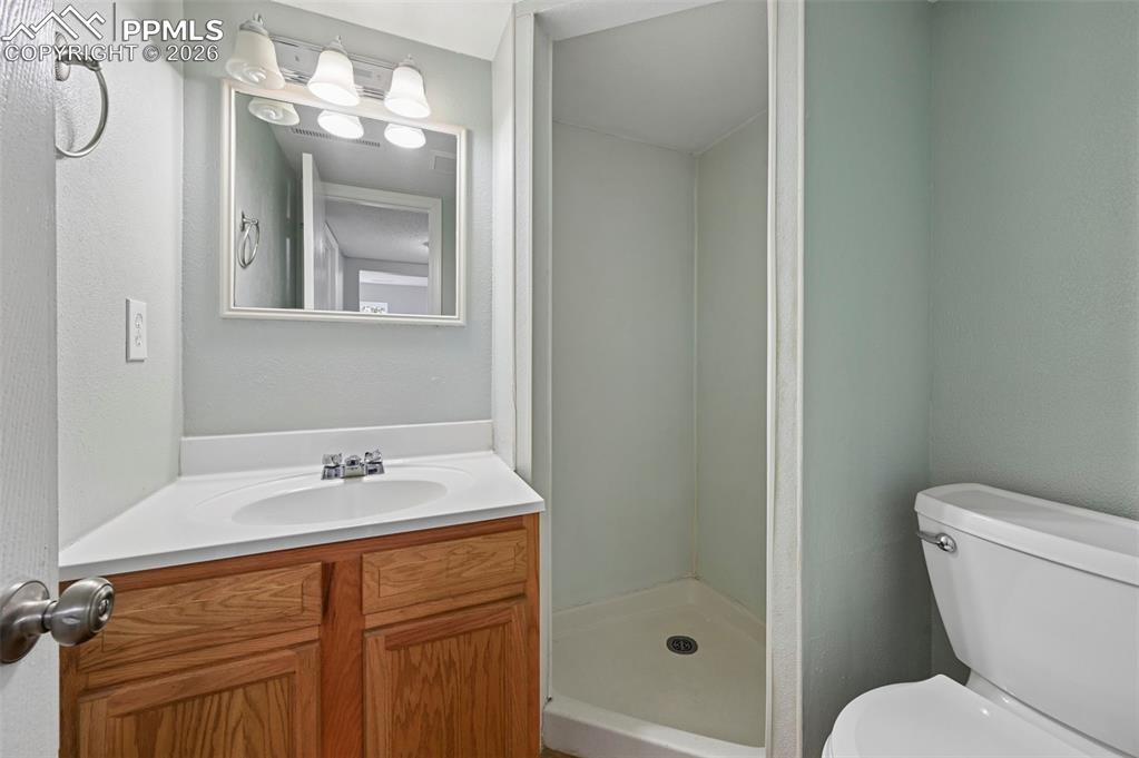 Image 30 of 43: Bathroom