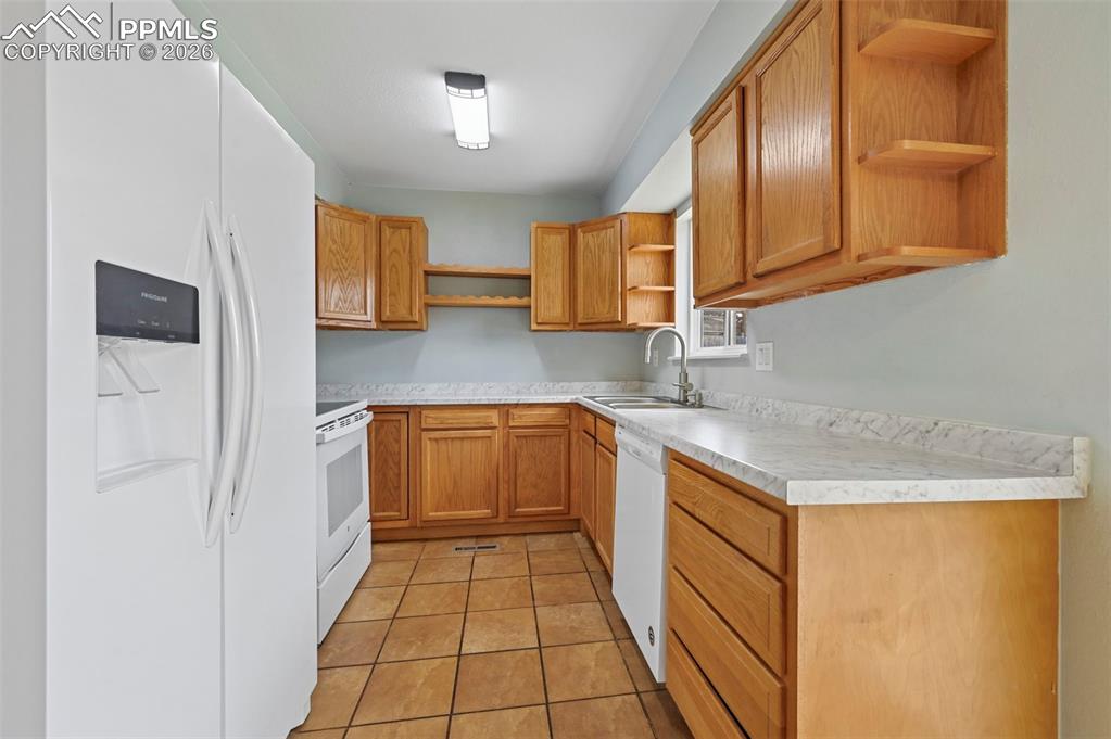 Image 9 of 43: Kitchen