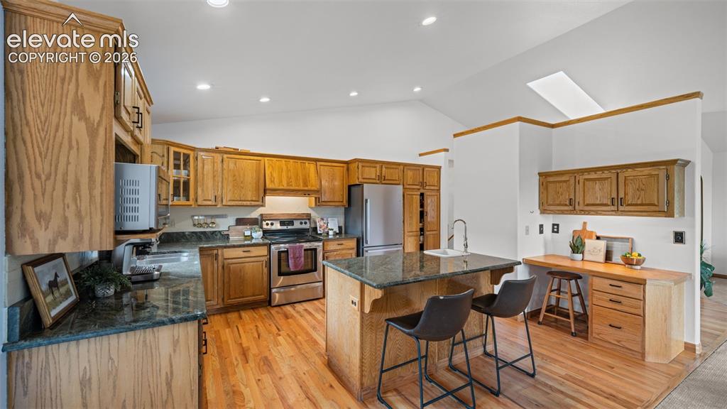 Image 12 of 45: Kitchen