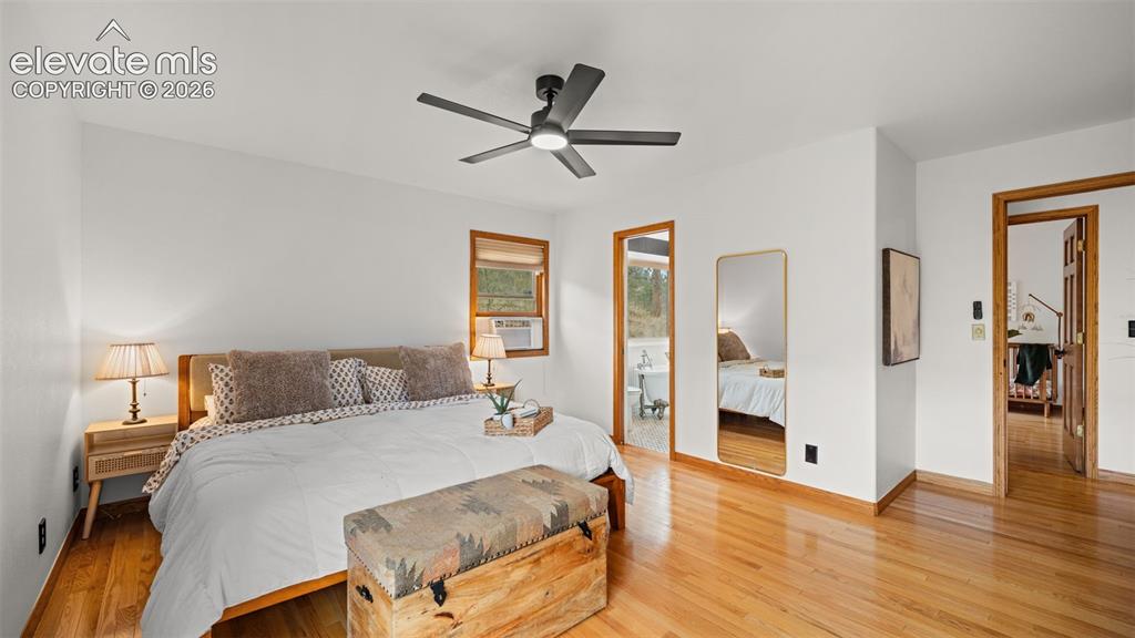 Image 18 of 45: Bedroom