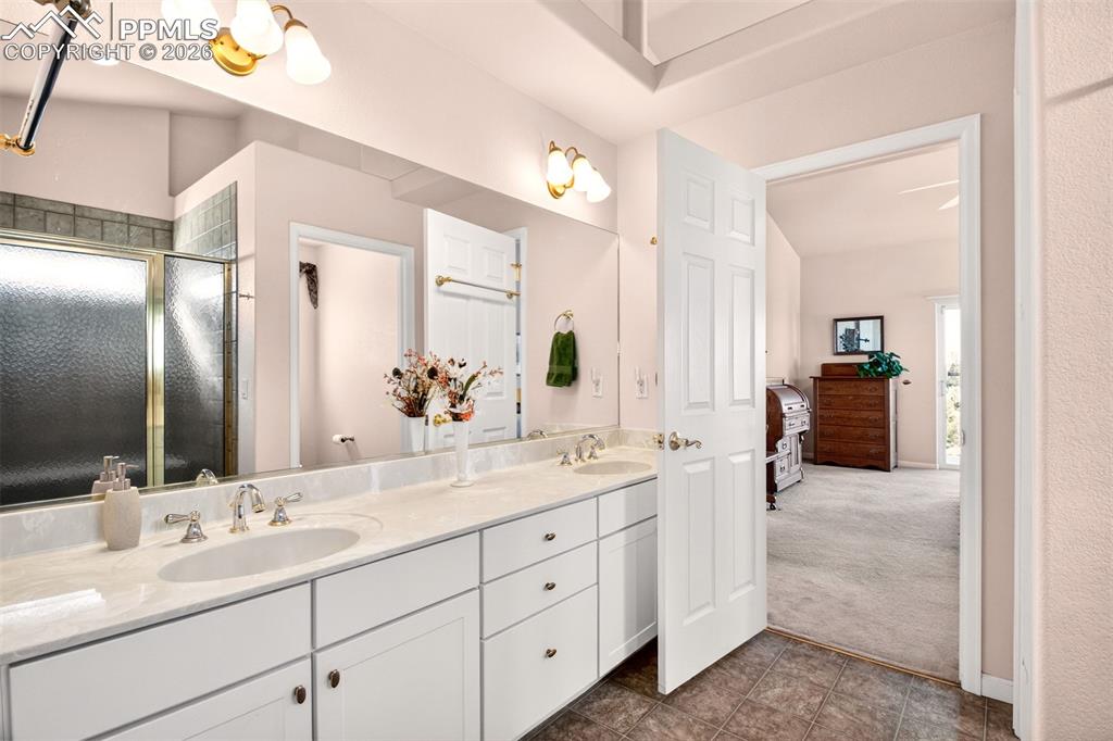 Image 16 of 49: 5-Pc Master Bath With Walk-In Closet