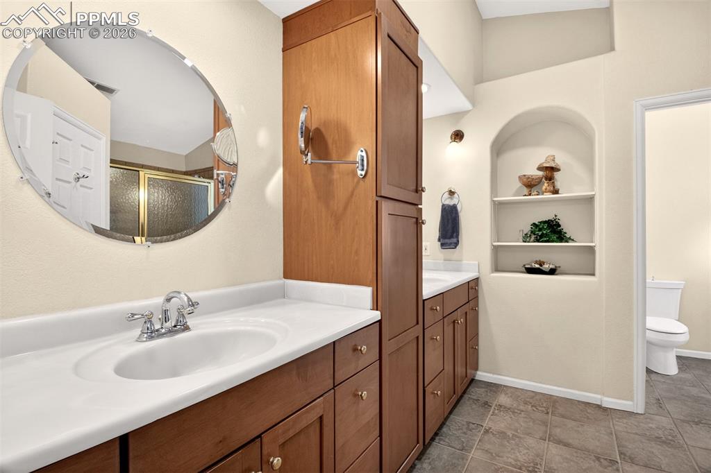 Image 19 of 49: 5pc Master Bath (2nd Master Suite)