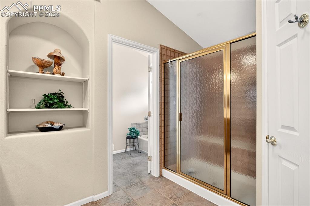 Image 20 of 49: Master Bath (2nd Master Suite, Dual Closets)