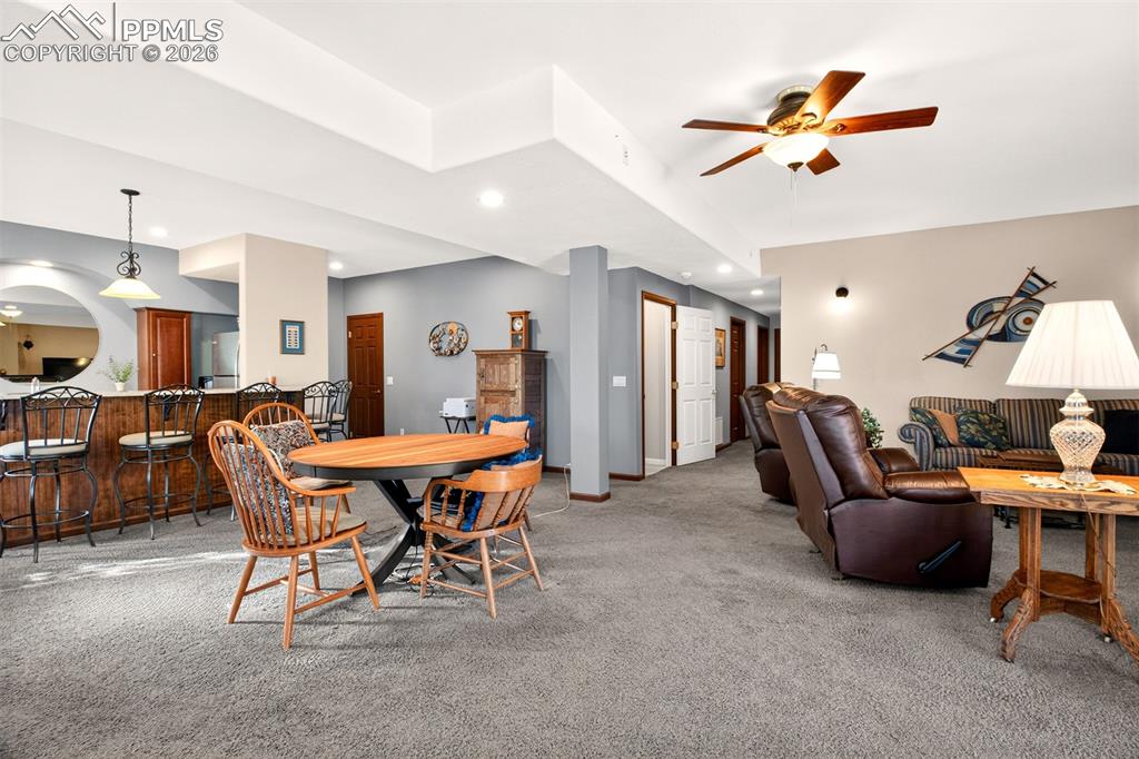 Image 31 of 49: 30x16 Family Room w/Wet Bar, Stove, Walk-Out.
