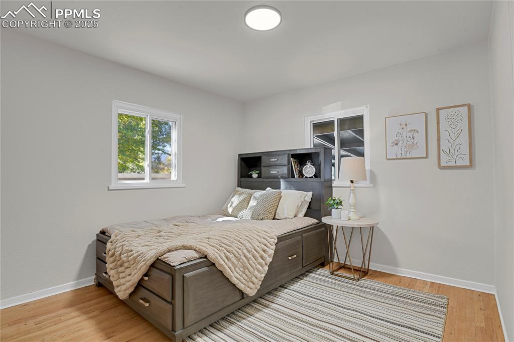 Image 15 of 24: Bedroom