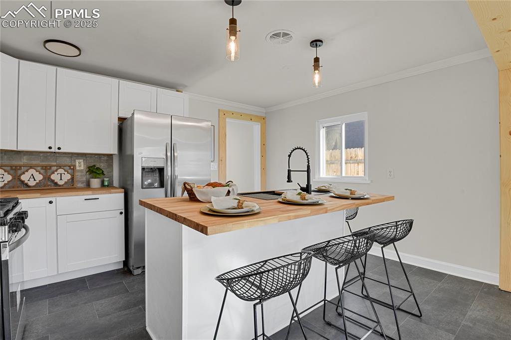 Image 6 of 24: Kitchen