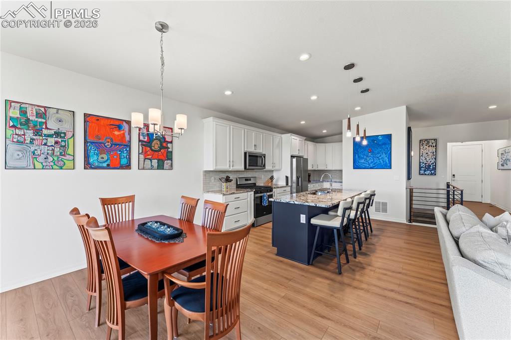 Image 17 of 46: Dining Area