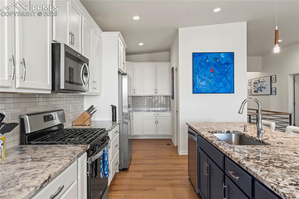 Image 20 of 46: Kitchen