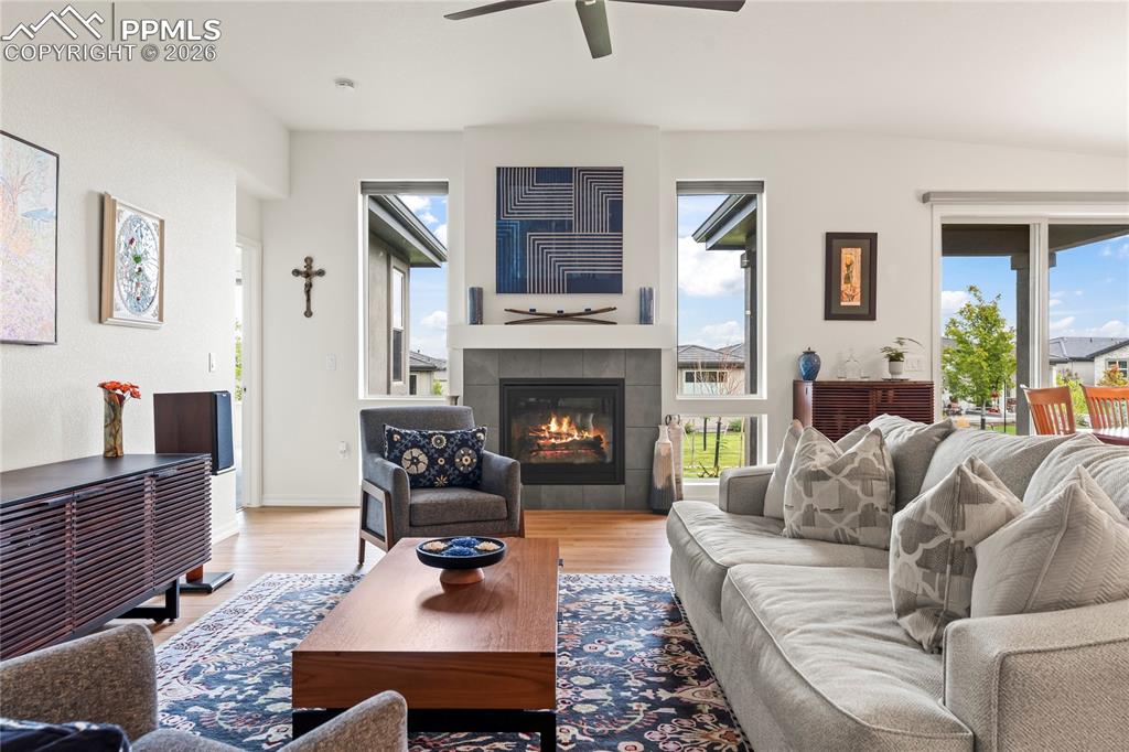 Image 23 of 46: Living Room