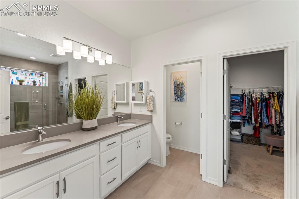 Image 26 of 46: Bathroom