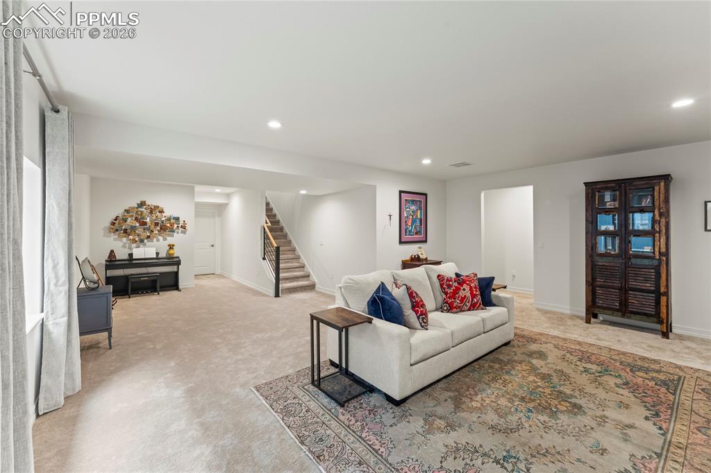 Image 29 of 46: Living Room