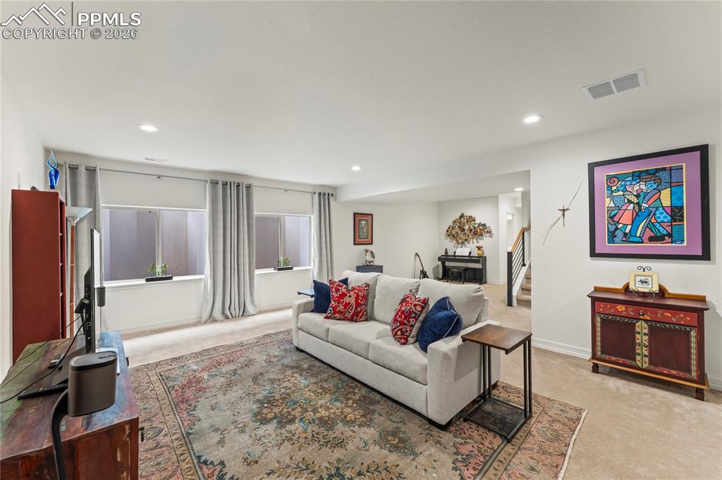 Image 30 of 46: Living Room