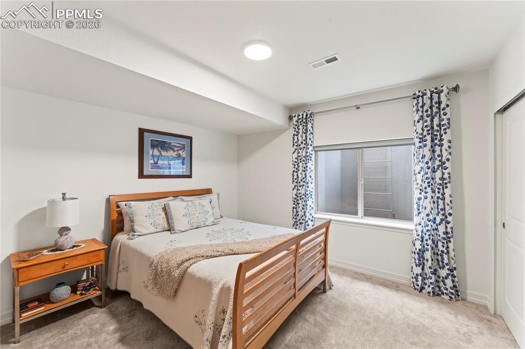 Image 34 of 46: Bedroom