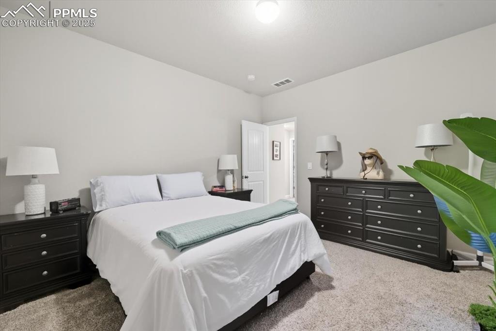 Image 34 of 47: Downstairs Guest Bedroom 1